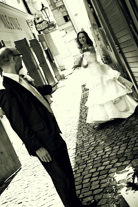 Lucie s bývalým manželem, černobílá svatební fotografie.