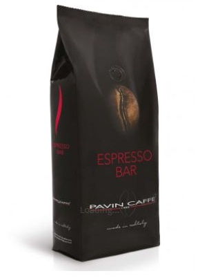 krémová italská káva na espresso v černém obalu