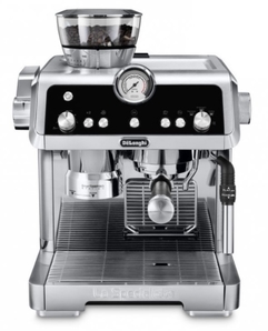 šedočerný pákový kávovar DeLonghi