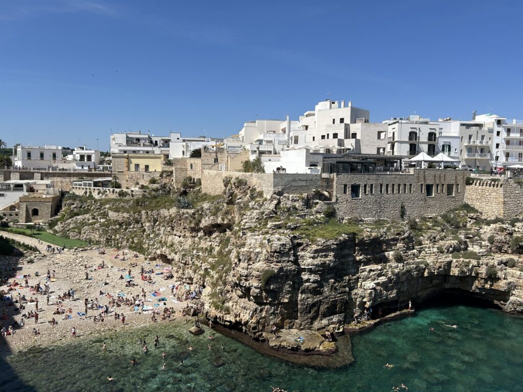 pláže v Itálii, zde Polignano a Mare